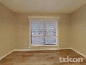 1527 Flat Rock Rd in Stockbridge, GA - Foto de edificio - Building Photo