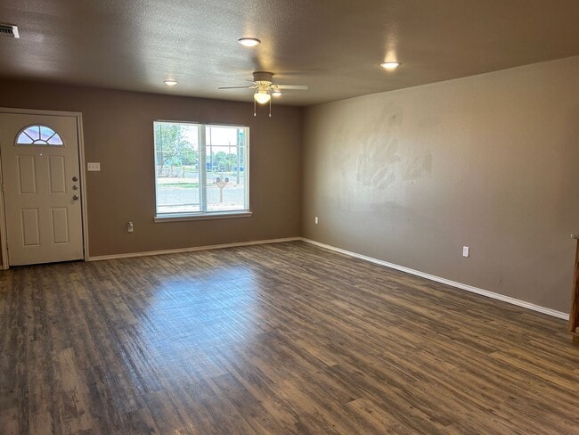 2110 E 10th St in Lubbock, TX - Foto de edificio - Building Photo