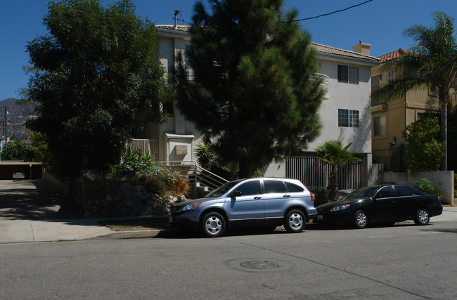 2321 Mira Vista Ave in Montrose, CA - Foto de edificio - Building Photo