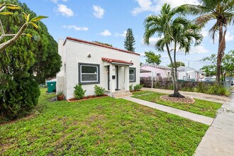 35 SE 12th St in Dania Beach, FL - Building Photo - Building Photo