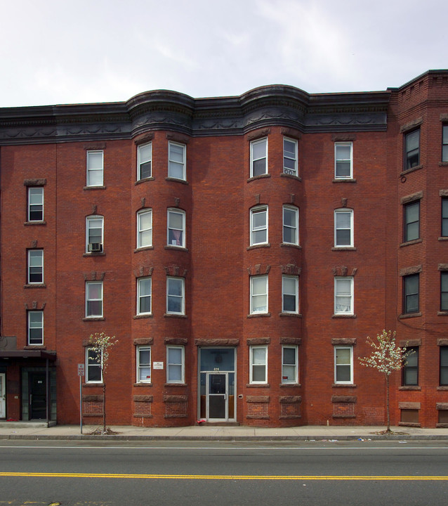 828 Chicopee St in Chicopee, MA - Foto de edificio