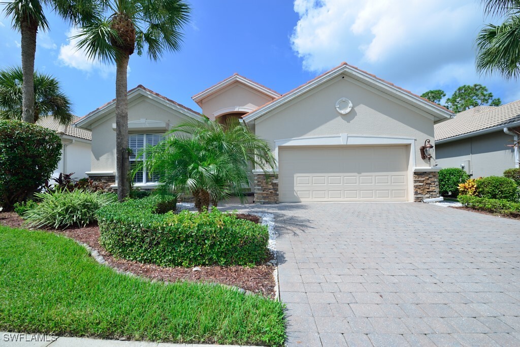 16208 Parque Ln in Naples, FL - Building Photo