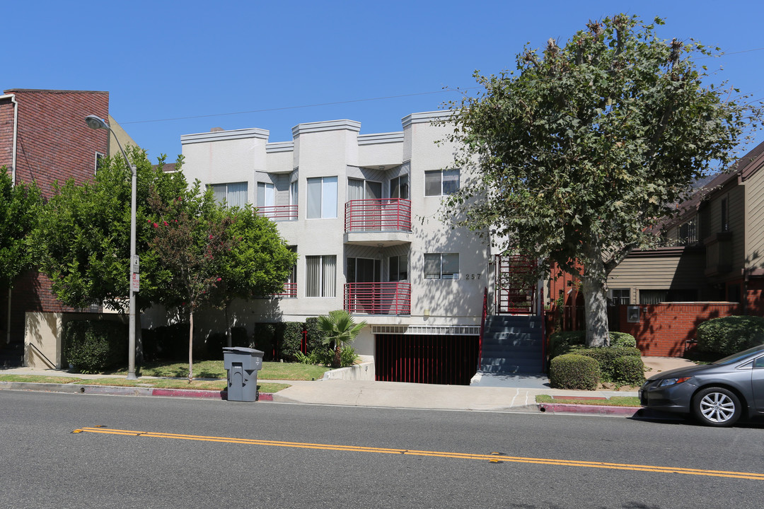257 W Stocker St in Glendale, CA - Foto de edificio