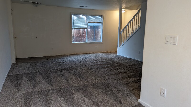 18165 SE Oak St in Portland, OR - Building Photo
