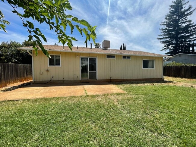 1774 Lazelle Ct in Redding, CA - Building Photo - Building Photo