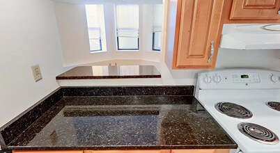 109 Queensberry St, Unit B in Boston, MA - Building Photo - Building Photo