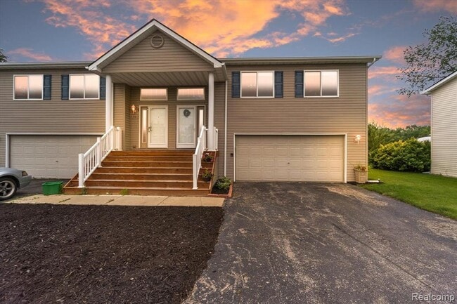 property at 1116 Lakeview Cir