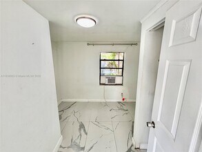 729 NW 19th Ave in Fort Lauderdale, FL - Building Photo - Building Photo