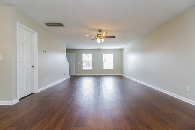 365 Clearlake Dr in La Vergne, TN - Building Photo - Building Photo