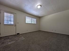 3878 Vitus Lane in Springfield, OR - Building Photo - Building Photo