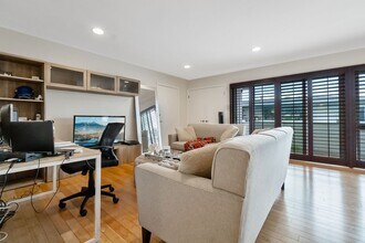1720 Westcliff Dr in Newport Beach, CA - Building Photo - Building Photo