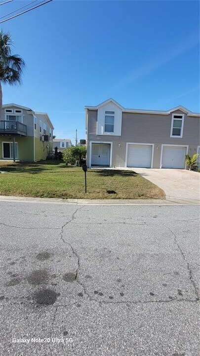 4924 Marina Palms Dr in Port Richey, FL - Building Photo