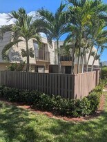 6823 68th Way in West Palm Beach, FL - Building Photo