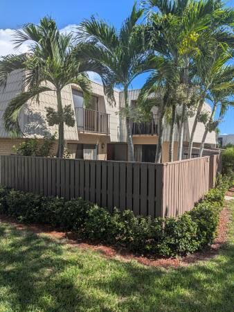 6823 68th Way in West Palm Beach, FL - Building Photo