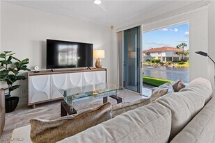 800 L'Ambiance Cir in Naples, FL - Building Photo