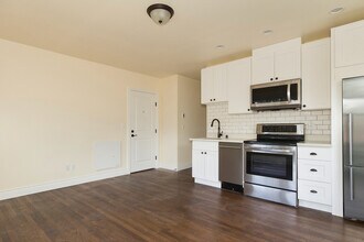571 Valley St in Seattle, WA - Building Photo - Building Photo