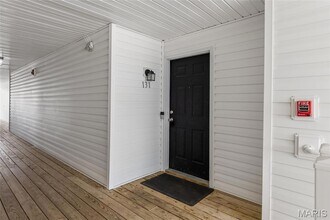 131 Saravalle Dr in St. Peters, MO - Foto de edificio - Building Photo