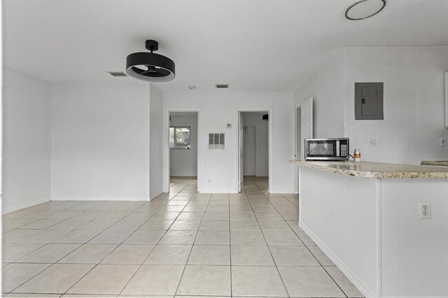 709 SW 13th Ave, Unit 3 in Fort Lauderdale, FL - Building Photo - Building Photo