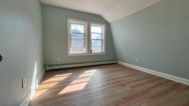 43 Quarry St, Unit 2 in Quincy, MA - Foto de edificio - Building Photo