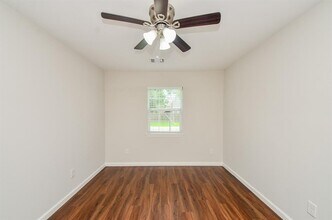 6425 Sidney St in Houston, TX - Building Photo - Building Photo