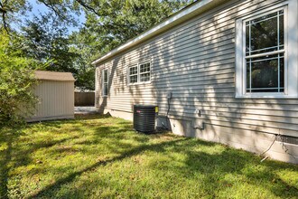 91 E Washington St in Newnan, GA - Foto de edificio - Building Photo