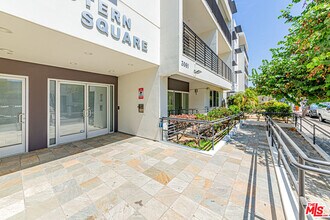 3061 W 12th Pl in Los Angeles, CA - Building Photo - Building Photo