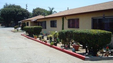 1371-1381 S Reservoir St in Pomona, CA - Foto de edificio - Building Photo