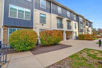 The Den in Columbia, MO - Foto de edificio - Building Photo