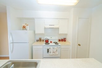 Retreat on Rosslyn in Houston, TX - Building Photo - Building Photo