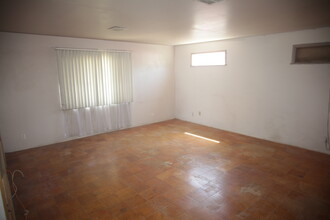 22715 Sherman Way in West Hills, CA - Building Photo - Building Photo