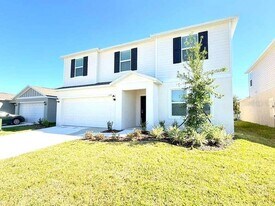 12088 Brae Wy in Dade City, FL - Building Photo