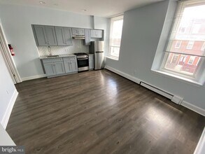 3011 W Girard Ave-Unit -2F in Philadelphia, PA - Building Photo - Building Photo