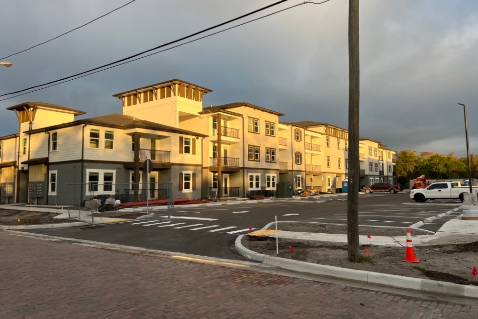 Everest Largo in Largo, FL - Building Photo