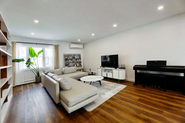 614 Gorge Rd, Unit Apt 2 in Cliffside Park, NJ - Building Photo - Building Photo