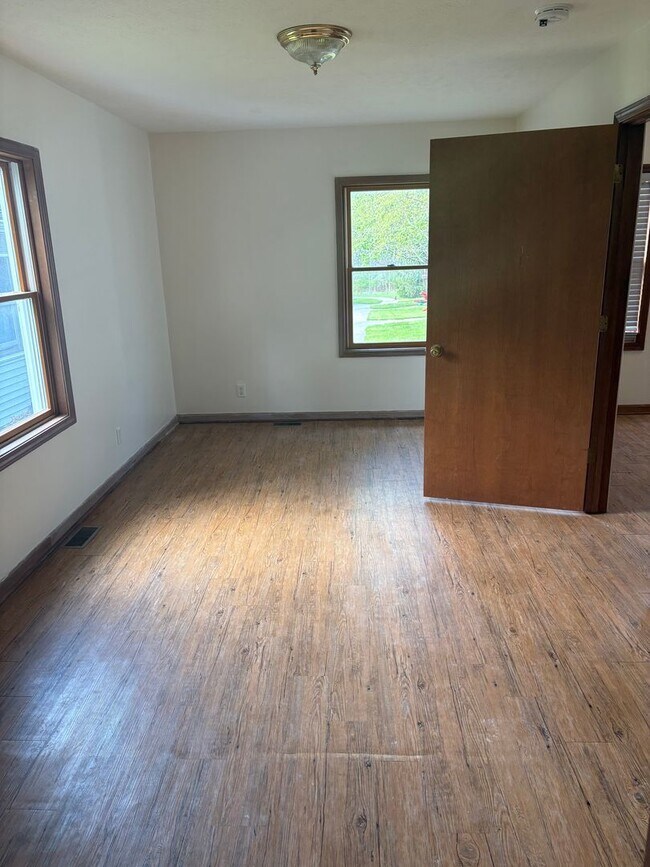 1022 Conklin Hill Dr in Syracuse, IN - Building Photo - Building Photo