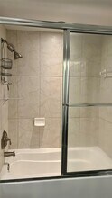 6831 SW 44th St in Miami, FL - Building Photo - Building Photo
