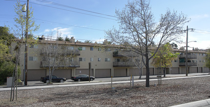 Amber Terrace in San Leandro, CA - Foto de edificio - Building Photo