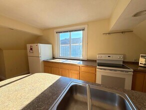 16 Winter St, Unit 3 in Somerville, MA - Foto de edificio - Building Photo