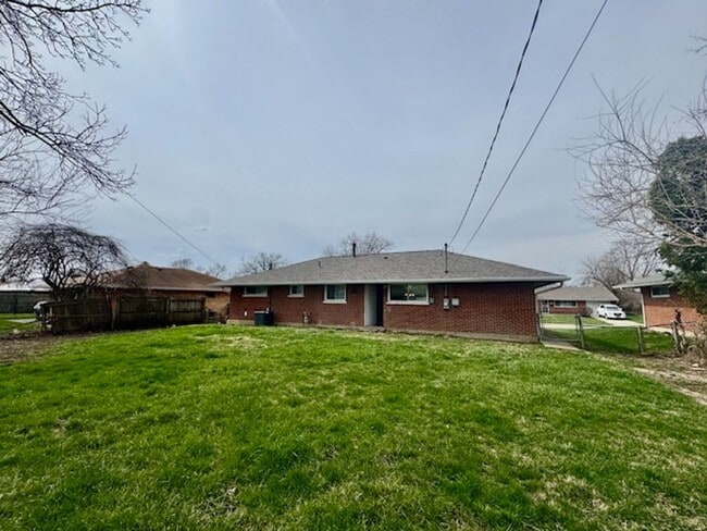 5784 Traymore Dr in Dayton, OH - Building Photo - Building Photo