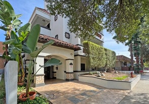 156 S Oak Knoll Ave, Unit 301 in Pasadena, CA - Building Photo