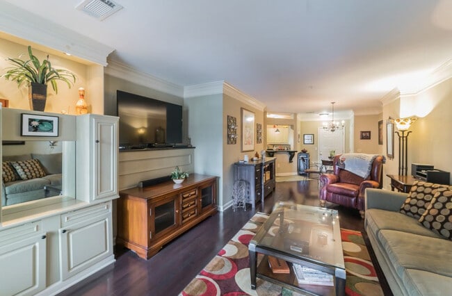 3334 Peachtree Rd NE, Unit 313 in Atlanta, GA - Building Photo - Building Photo