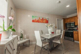 501 NW 32nd Pl in Miami, FL - Building Photo - Building Photo