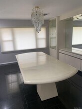 220 Jackson Pl in Hewlett, NY - Foto de edificio - Building Photo