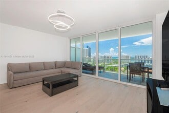 400 Sunny Isles Blvd in Sunny Isles Beach, FL - Building Photo - Building Photo