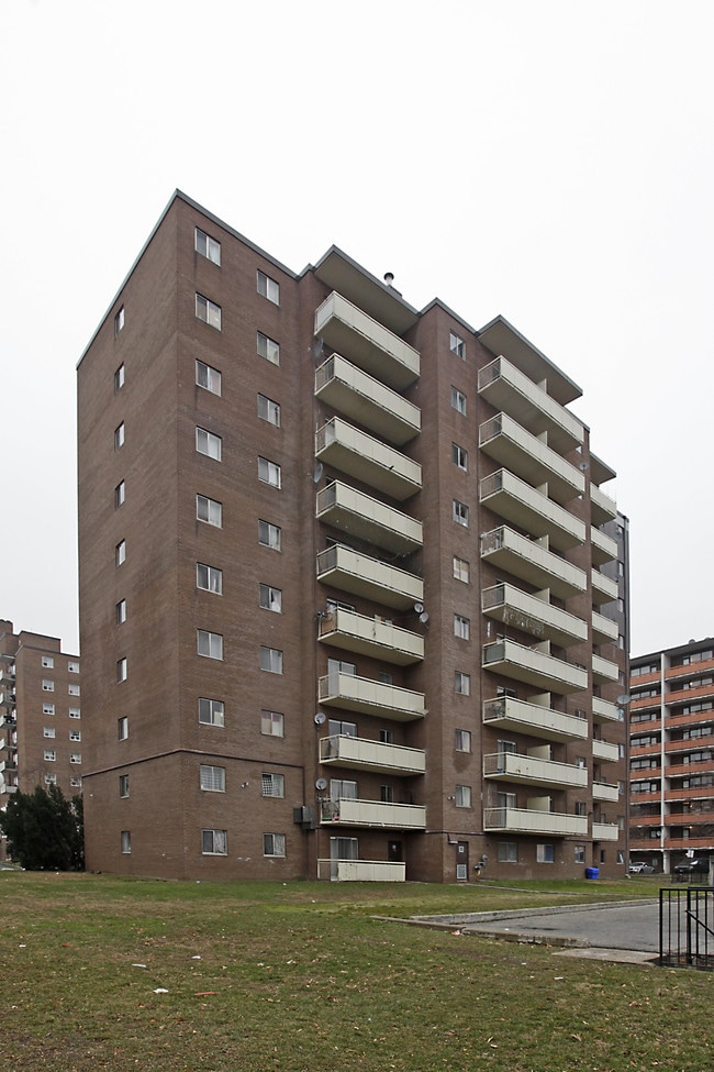 Linda Court in Mississauga, ON - Building Photo - Building Photo