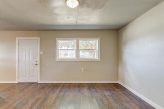 1702 E 2nd St in Lubbock, TX - Building Photo - Building Photo