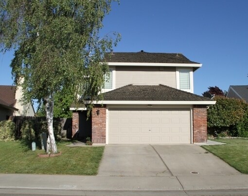 9361 Hoyleton Way in Elk Grove, CA - Building Photo