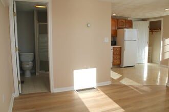 42 Preston Rd, Unit 1 in Somerville, MA - Foto de edificio - Building Photo