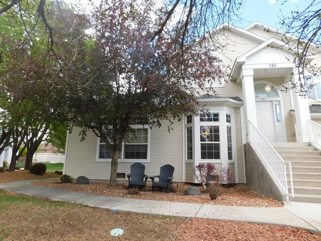 property at 785 Glen Ct