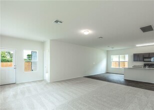 15204 Kent Justin Dr in Austin, TX - Building Photo - Building Photo